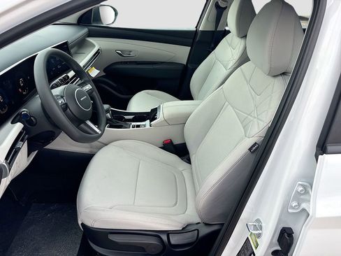 Certified 2025 Hyundai Tucson SE image 19