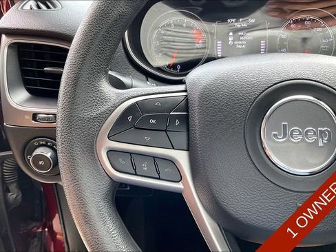 Used 2019 Jeep Cherokee Latitude w/ Popular Appearance Group FWD image 17