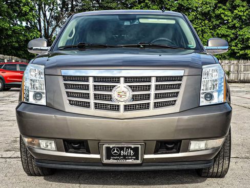 Used 2014 Cadillac Escalade Luxury AWD/4WD image 2