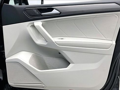 Used 2024 Volkswagen Tiguan SE R-Line image 19