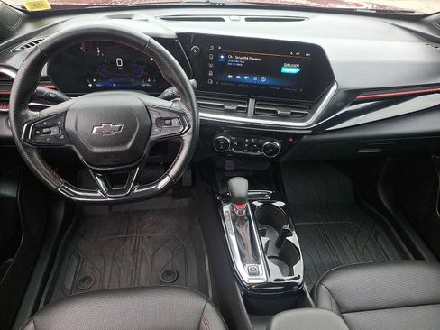 Used 2024 Chevrolet Trax RS w/ Sunroof Package image 12