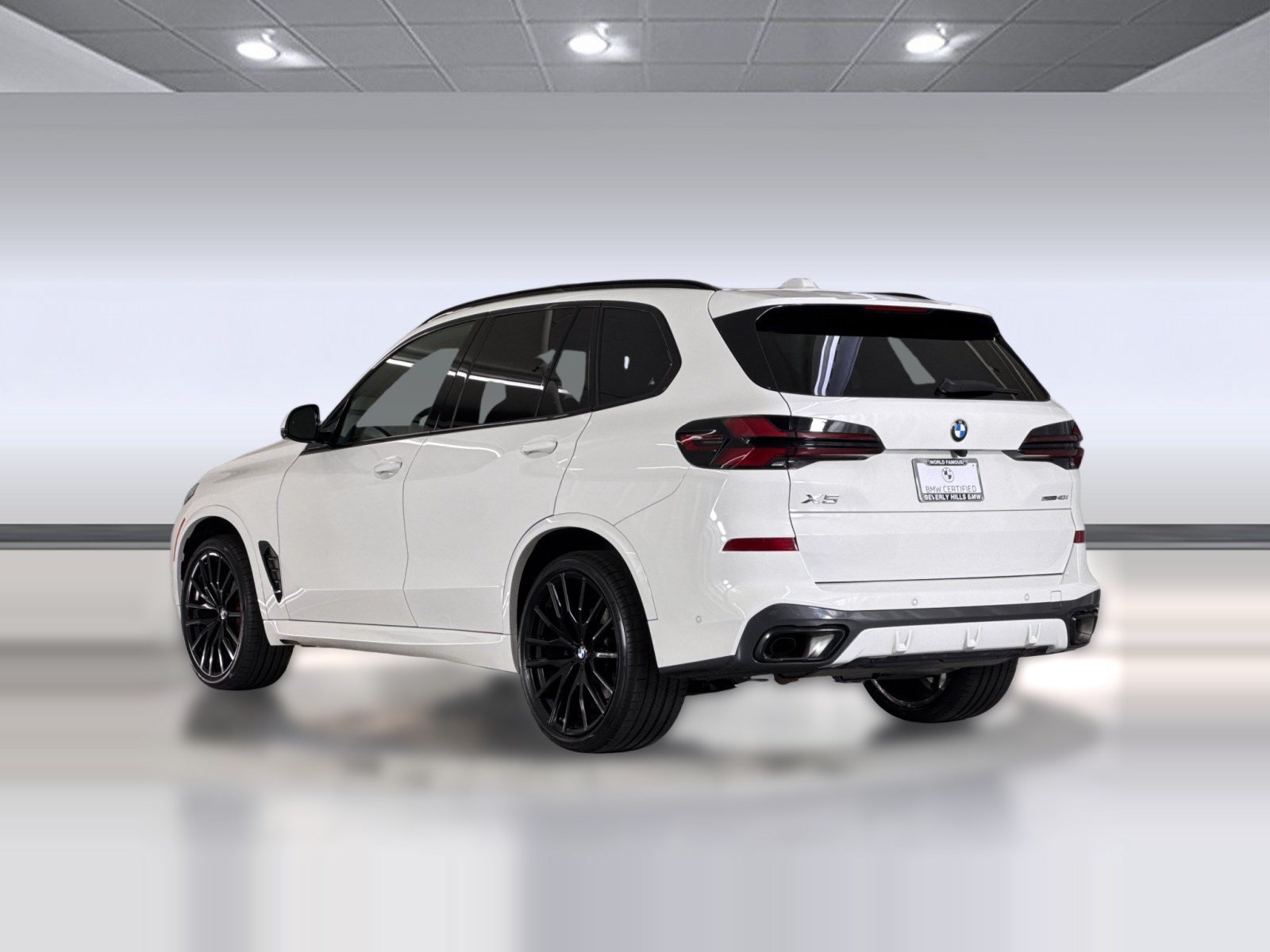 Certified 2025 BMW X5 sDrive40i w/ M Sport Package RWD image 3
