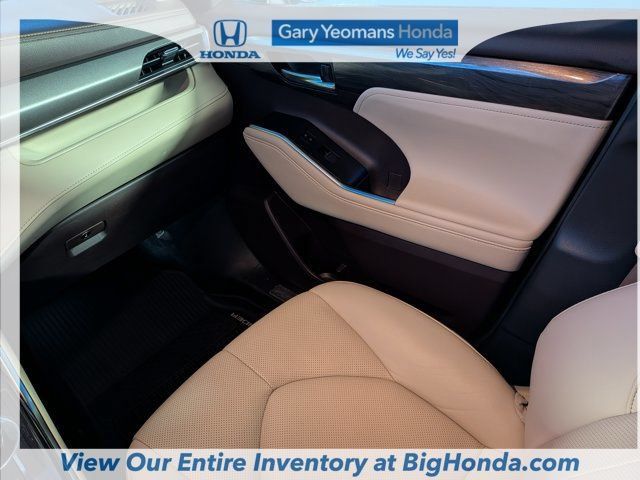 Used 2020 Toyota Highlander Limited FWD image 17