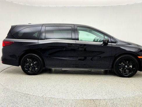 Used 2023 Honda Odyssey Sport image 4