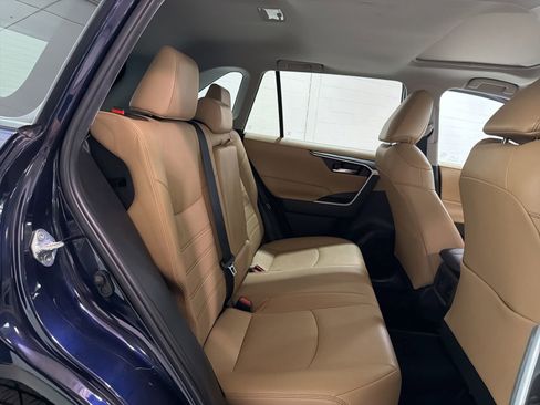 Used 2021 Toyota RAV4 XLE Premium image 14