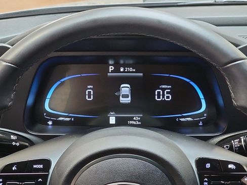 Used 2025 Hyundai Elantra Sport image 19