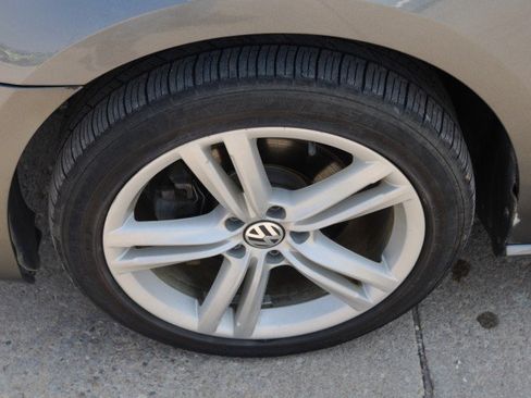 Used 2014 Volkswagen Passat 3.6 SEL Premium FWD image 11