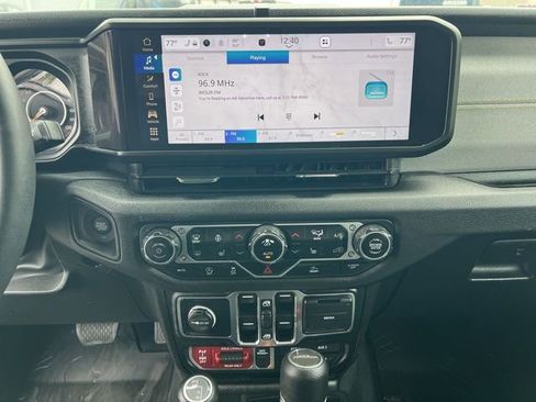 Used 2025 Jeep Gladiator Sport AWD/4WD image 29