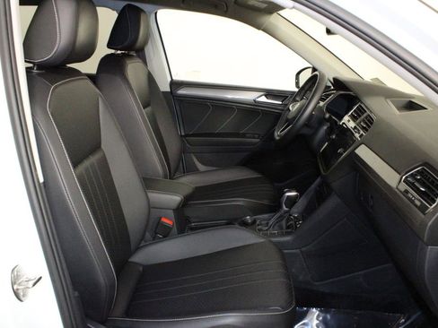 Used 2024 Volkswagen Tiguan SE image 14
