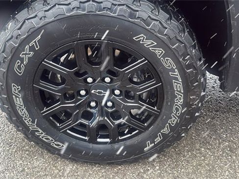 Used 2025 Chevrolet Colorado Trail Boss image 13