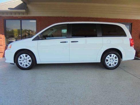 Used 2020 Dodge Grand Caravan SE w/ UConnect Hands-Free Group image 1