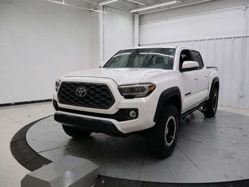 Used 2020 Toyota Tacoma TRD Off-Road w/ TRD Premium Off Road Package image 10