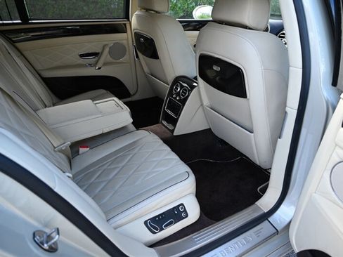 Used 2016 Bentley Flying Spur V8 AWD/4WD image 21