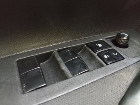 Used 2021 Toyota Corolla LE FWD image 27