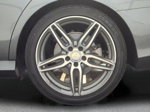 Used 2017 Mercedes-Benz E 300 4MATIC image 8