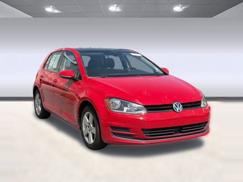 Used 2017 Volkswagen Golf Wolfsburg Edition image 6
