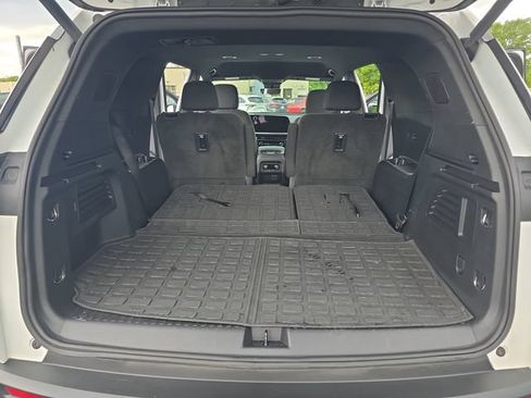 Used 2024 Chevrolet Traverse LT w/ LPO, Floor Liner Package FWD image 17