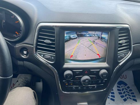 Used 2017 Jeep Grand Cherokee Altitude RWD image 10