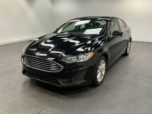 Used 2019 Ford Fusion SE FWD image 1