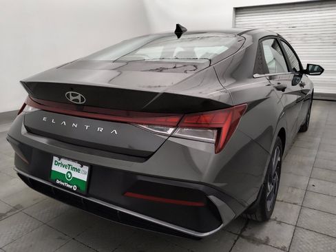 Used 2024 Hyundai Elantra SEL w/ Convenience Package FWD image 9