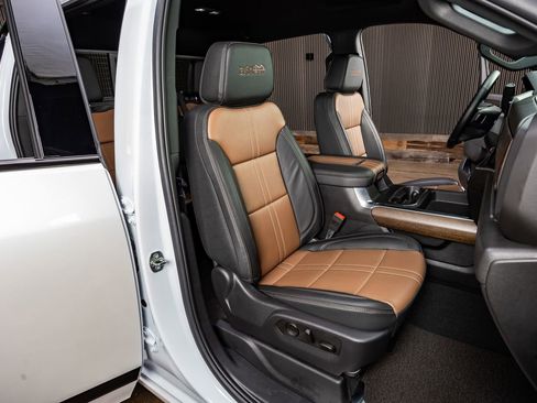 Used 2025 Chevrolet Silverado 2500 High Country image 30