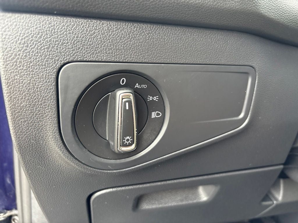 Used 2022 Volkswagen Tiguan SE AWD/4WD image 17