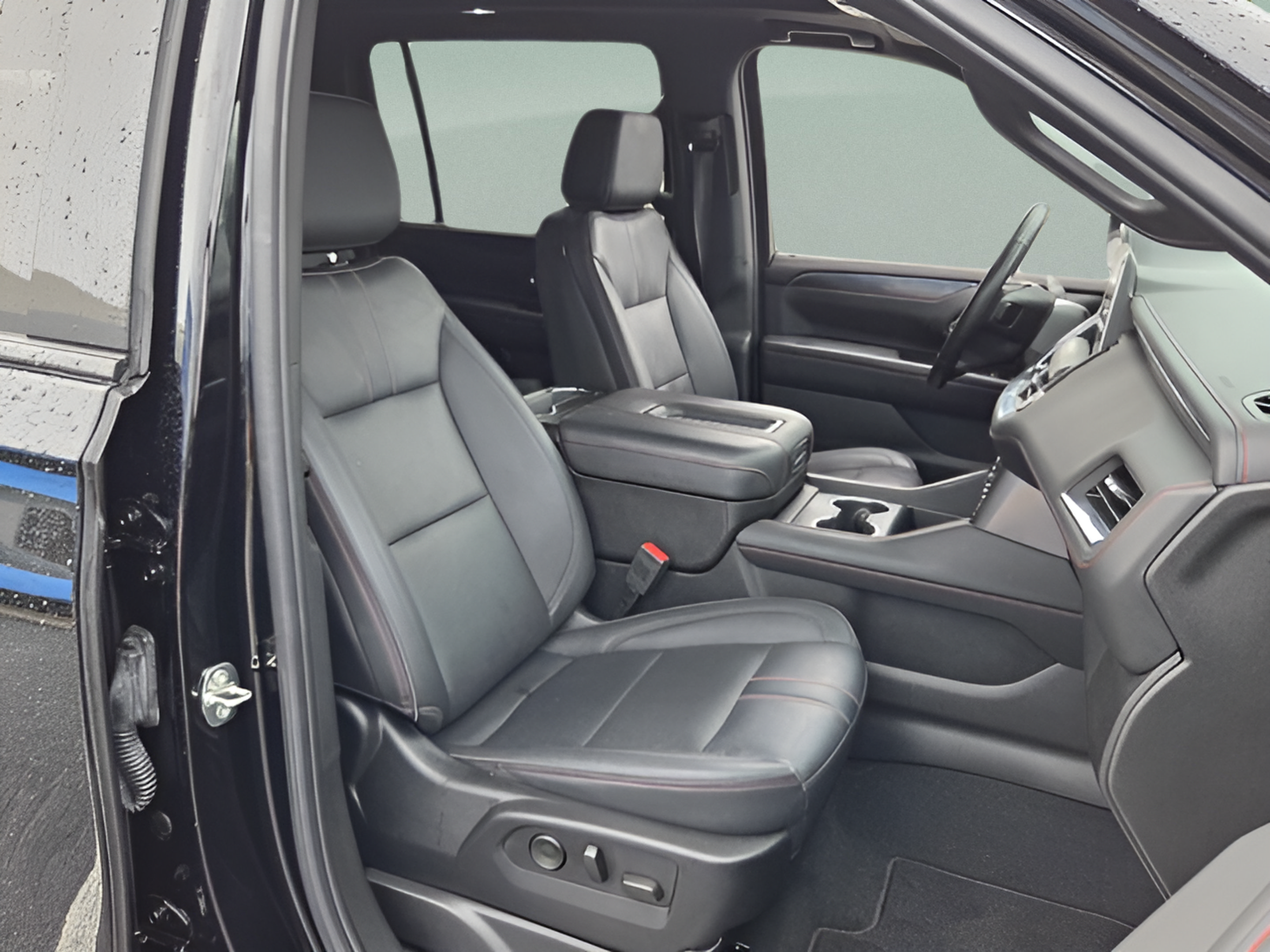 Used 2023 Chevrolet Suburban RST w/ Luxury Package RWD image 15