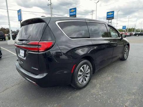 Used 2024 Chrysler Pacifica Limited FWD image 8