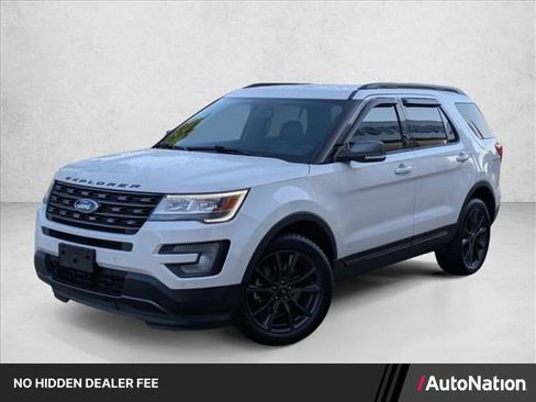 Used 2017 Ford Explorer XLT w/ Equipment Group 202A AWD/4WD image 1