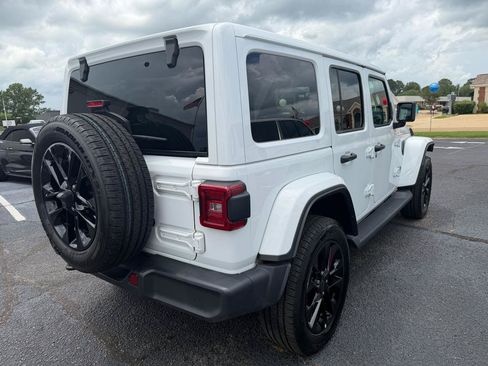 Used 2025 Jeep Wrangler Sahara AWD/4WD image 5