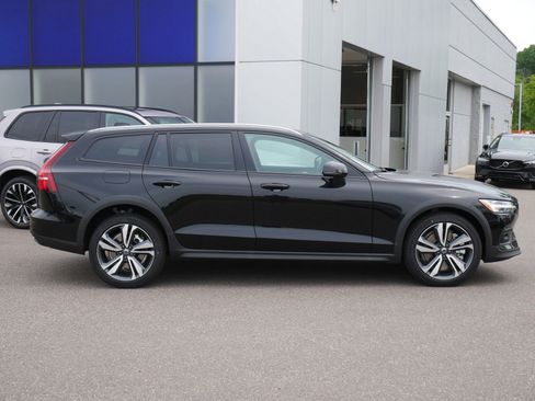 New 2026 Volvo V60 B5 Cross Country Plus w/ Climate Package image 2