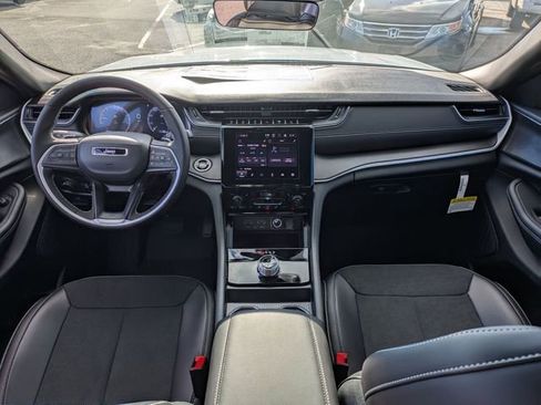 New 2025 Jeep Grand Cherokee L Altitude image 30