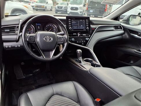 Used 2023 Toyota Camry SE image 10