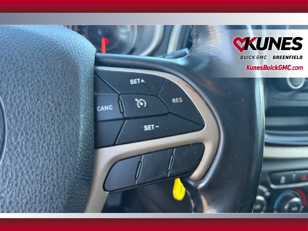 Used 2018 Jeep Cherokee Latitude w/ Altitude Package AWD/4WD image 17