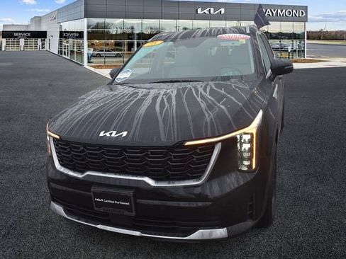 Used 2025 Kia Sorento S image 7
