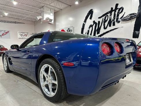 Used 2004 Chevrolet Corvette Coupe w/ Preferred Equipment Group RWD image 3