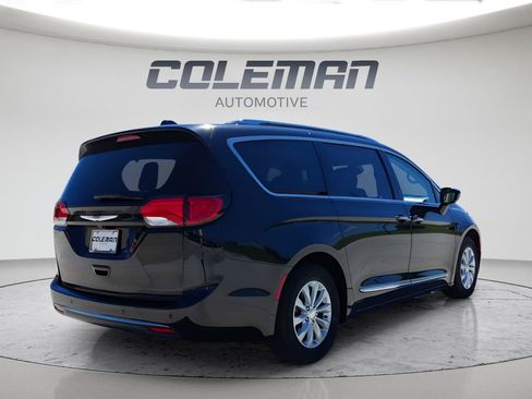 Used 2019 Chrysler Pacifica Touring-L FWD image 5