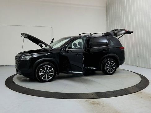 New 2026 Nissan Pathfinder Platinum image 11