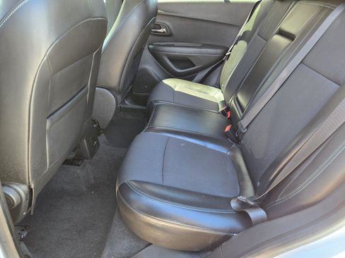Used 2016 Chevrolet Trax LT w/ LT Convenience Package FWD image 8