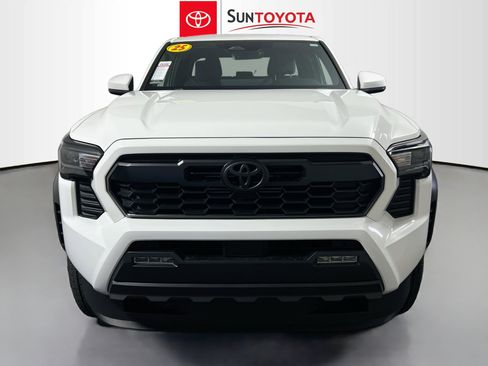 Used 2025 Toyota Tacoma TRD Off-Road image 10