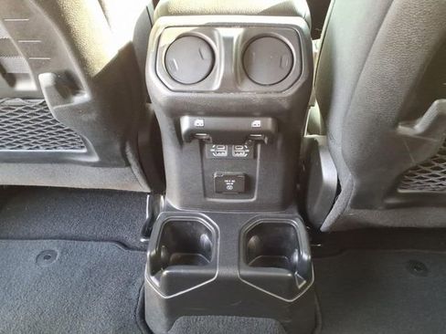 Used 2022 Jeep Wrangler Unlimited Rubicon AWD/4WD image 28