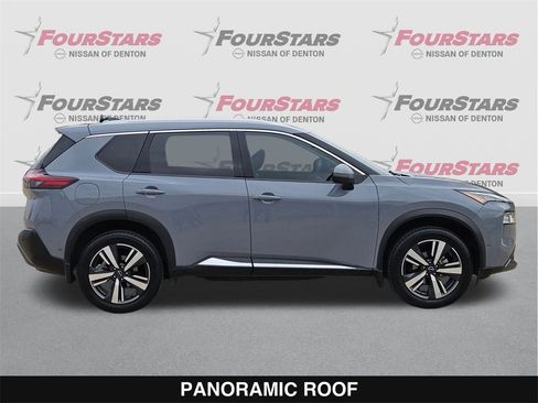 Used 2023 Nissan Rogue SL w/ SL Premium Package image 3