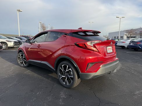 Used 2021 Toyota C-HR XLE image 6