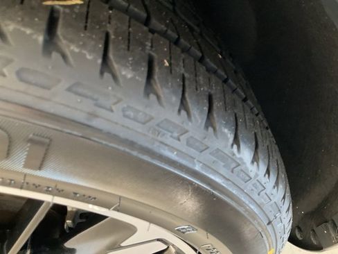 Used 2022 Ford Escape SE w/ SE Sport Appearance Package image 29