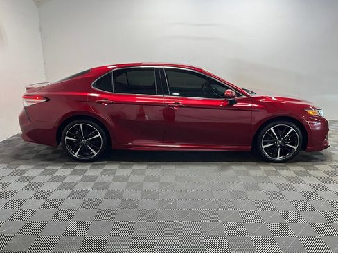 Used 2018 Toyota Camry XSE FWD image 4