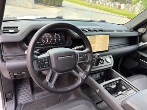 Used 2024 Land Rover Defender 130 X-Dynamic SE AWD/4WD image 19