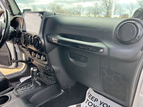 Used 2012 Jeep Wrangler Unlimited Sahara image 19