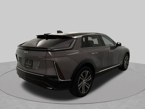 Used 2024 Cadillac Lyriq Luxury AWD/4WD image 6