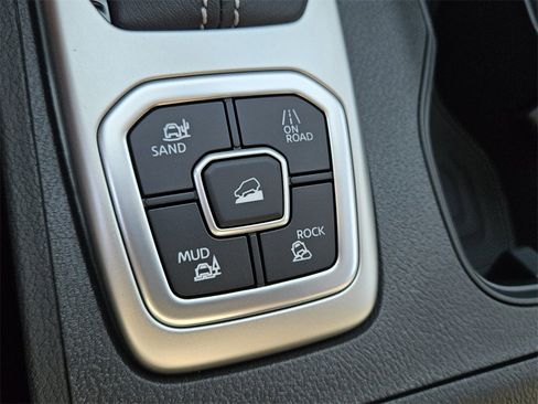 New 2026 Nissan Frontier SV w/ Tow Package image 22