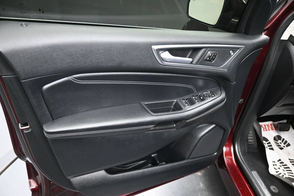 Certified 2023 Ford Edge Titanium AWD/4WD image 7